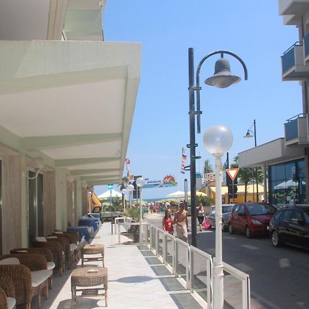 Hotel Bellavista-Olympic Римини Экстерьер фото