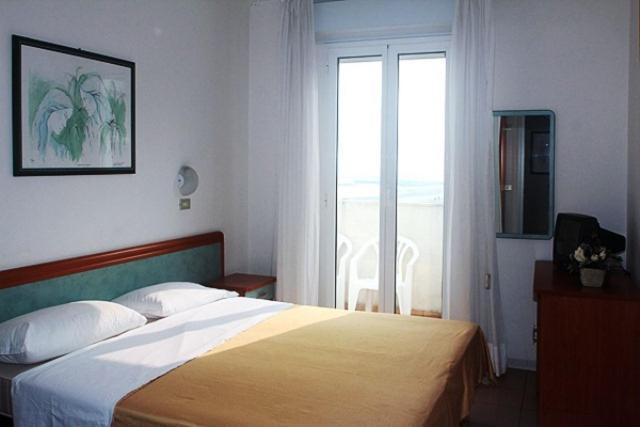 Hotel Bellavista-Olympic Римини Номер фото